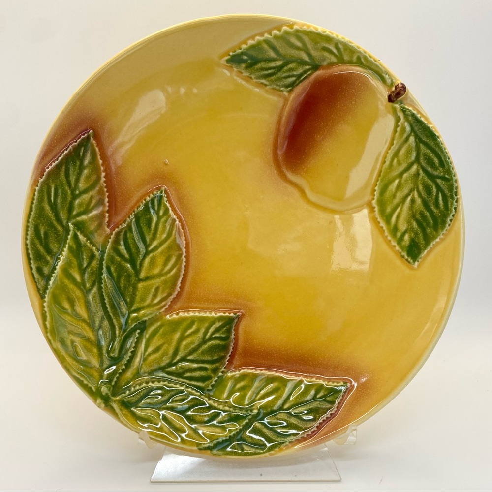 Vtg Majolica peach‎ plate